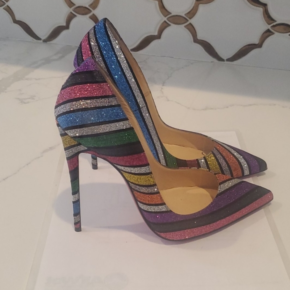 SOLD SOLD SOLD ON MERCARI - Picture 5 of 8